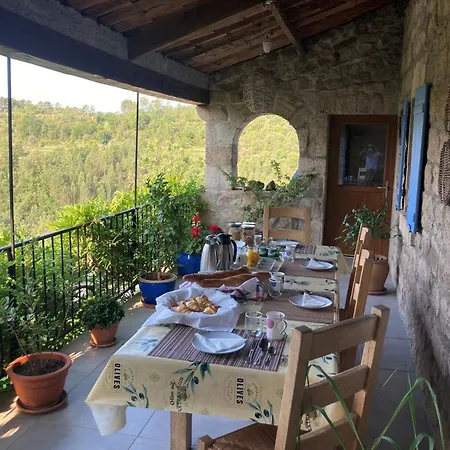 Mas De La Giralde - Bed & Breakfast 3*